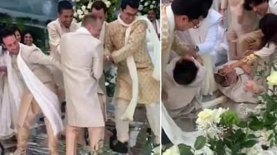 Video: एका शूजसाठी वऱ्हाडी भिडले, एकमेकांच्या अंगावर पडले, बूट चोरीच्या प्रसंगात मांडवभर वऱ्हाड्यांचं तांडव