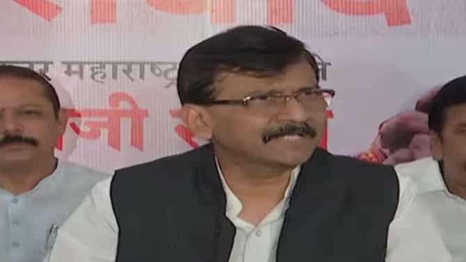 मिस्टर फडणवीसांकडून खंडणीखोर सैतानाची तरफदारी, दादरा नगर-हवेलीत संजय राऊतांचा पलटवार