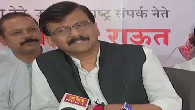 VIDEO: कावळ्यांची पिसं झडून जातील, चोची मारून मारून तुटून जातील, पण सरकार कोसळणार नाही; राऊतांचा भाजपला खोचक टोला