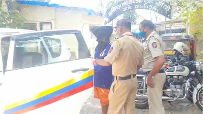 पोटातील आतड्या घेऊन चालतानाचा व्हिडिओ व्हायरल, ठाण्यात थरार कॅमेऱ्यात कैद