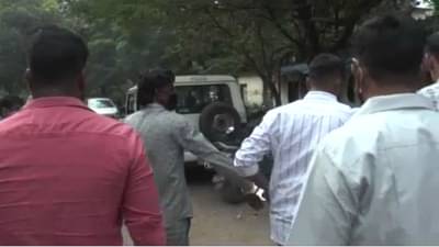 साडी नेसून तृतीयपंथी असल्याचं नाटक, भोळ्या कुटुंबांना हेरत जादूटोण्याच्या नावाने दागिने पळवायचा, पोलिसांकडून करेक्ट कार्यक्रम