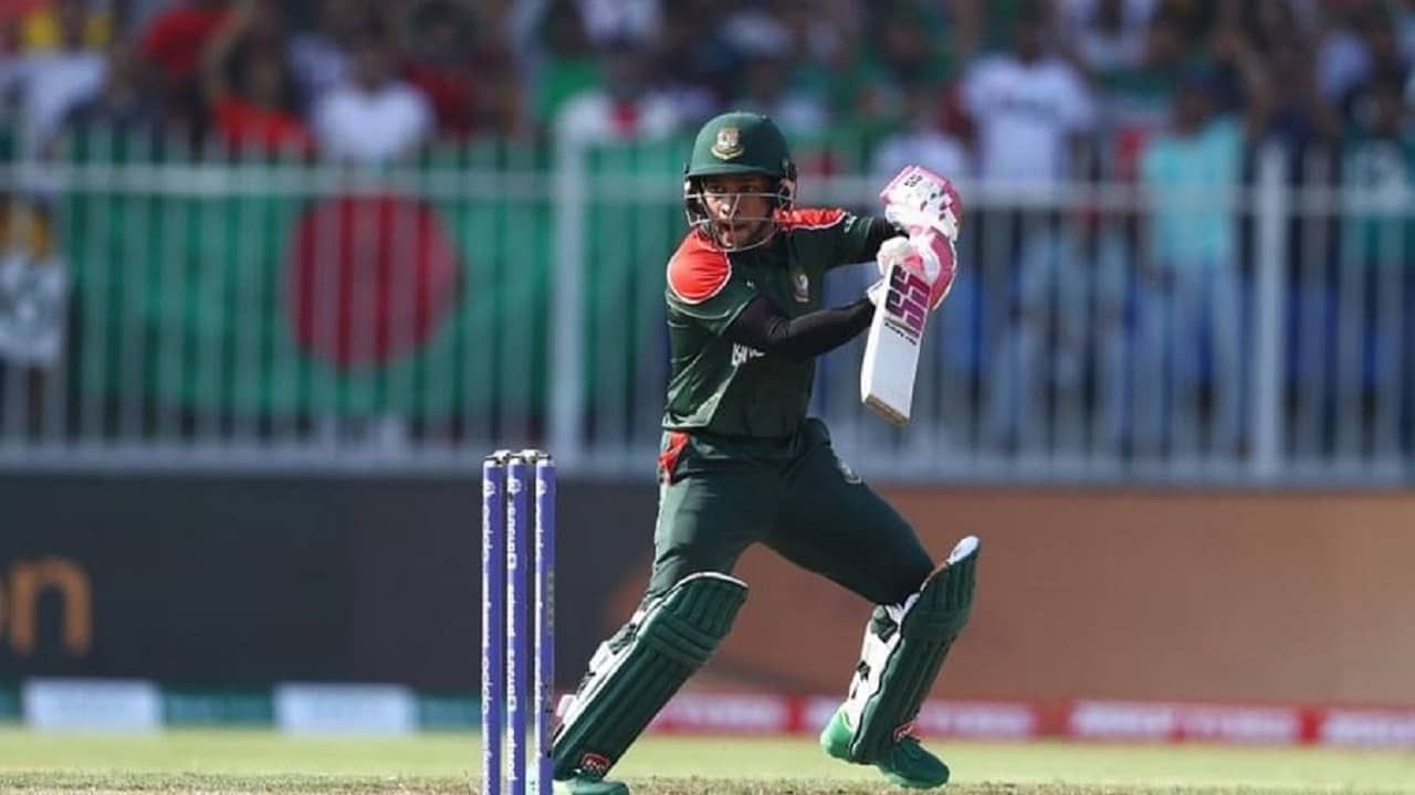 श्रीलंकेविरुद्ध बांग्लादेशचा फलंदाज मुशफिकूरनेही नाबाद 57 धावा करत टी20 विश्वचषकात पहिलं अर्धशतक ठोकलं आहे.