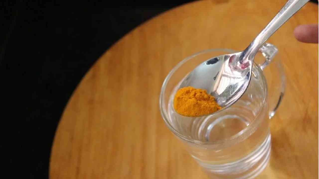 दररोज हळदीचे पाणी पिणे आरोग्यासाठी गुणकारी, वाचा सविस्तर! 