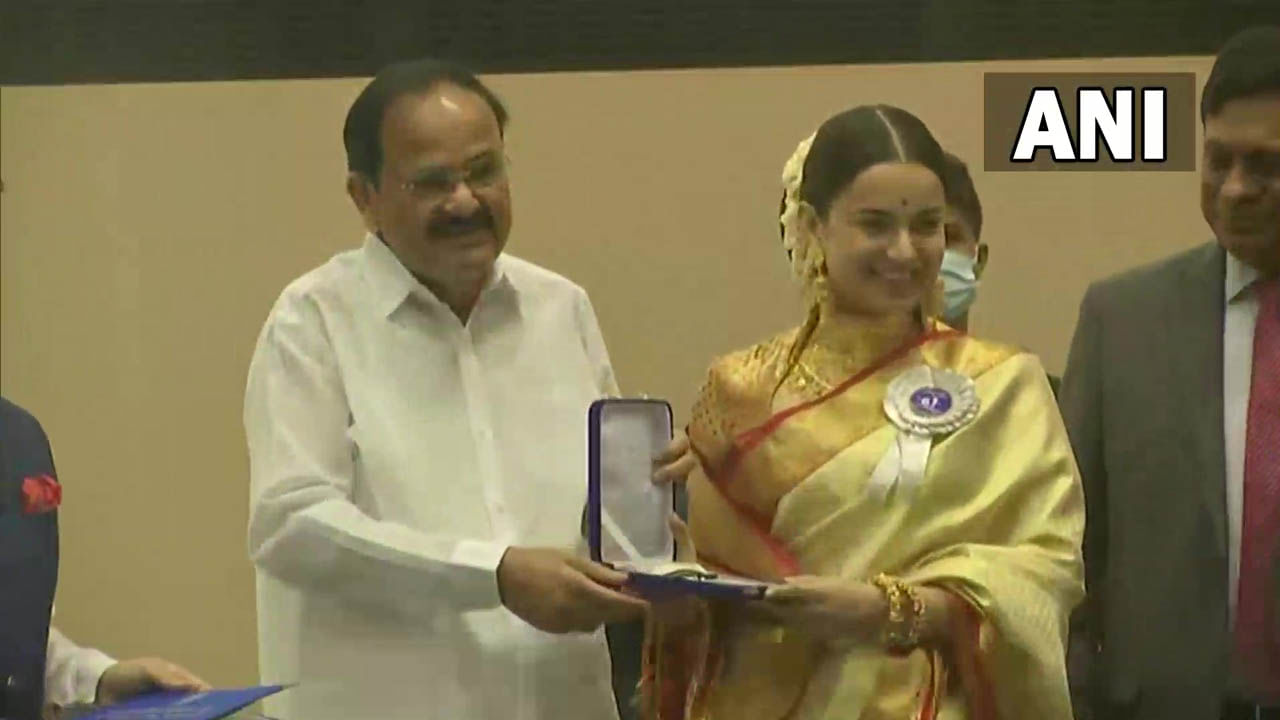कंगना रनौतला ‘मणिकर्णिका’ आणि ‘पंगा’ या चित्रपटांसाठी सर्वोत्कृष्ट अभिनेत्रीचा पुरस्कार प्रदान करण्यात आला आहे. कंगनाला चौथ्यांदा राष्ट्रीय चित्रपट पुरस्काराने सन्मानित करण्यात आले आहे.