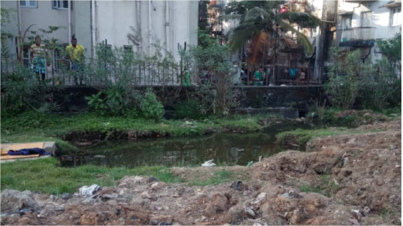 खेळता-खेळता रस्त्यावर खोदलेल्या खड्ड्यात पडले, मुंबईत दोन चिमुरड्यांचा बुडून मृत्यू