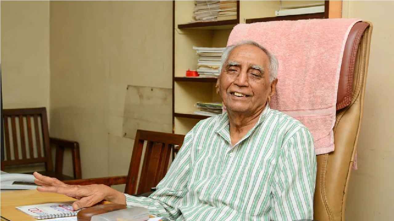 Baba Adhav Cancer | वय वर्ष 92 सुरु, हाडे ठिसूळ, मणकाही त्रास देतोय, भावंडांनो मला कॅन्सरची लागण : बाबा आढाव