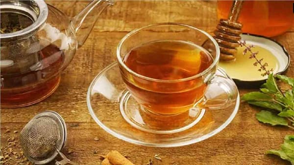 तुळशी आणि अश्वगंधा चहा - हा चहा तणाव कमी करण्यास मदत करतो. तुळशी आणि अश्वगंधामध्ये औषधी गुणधर्म आहेत. दिवसभराचा ताण आणि थकवा दूर करण्यासाठी तुम्ही सायंकाळी तुळशी आणि अश्वगंधा चहा घेऊ शकता.