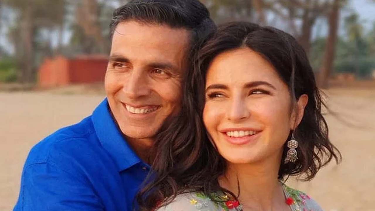 Sooryavanshi : ‘सूर्यवंशी’चे ‘मेरे यारा’ गाणे चाहत्यांच्या भेटीला, अक्षय कुमार-कतरिना कैफ दिसले रोमँटिक अंदाजात! Sooryavanshi : ‘सूर्यवंशी’चे ‘मेरे यारा’ गाणे चाहत्यांच्या भेटीला, अक्षय कुमार-कतरिना कैफ दिसले रोमँटिक अंदाजात!