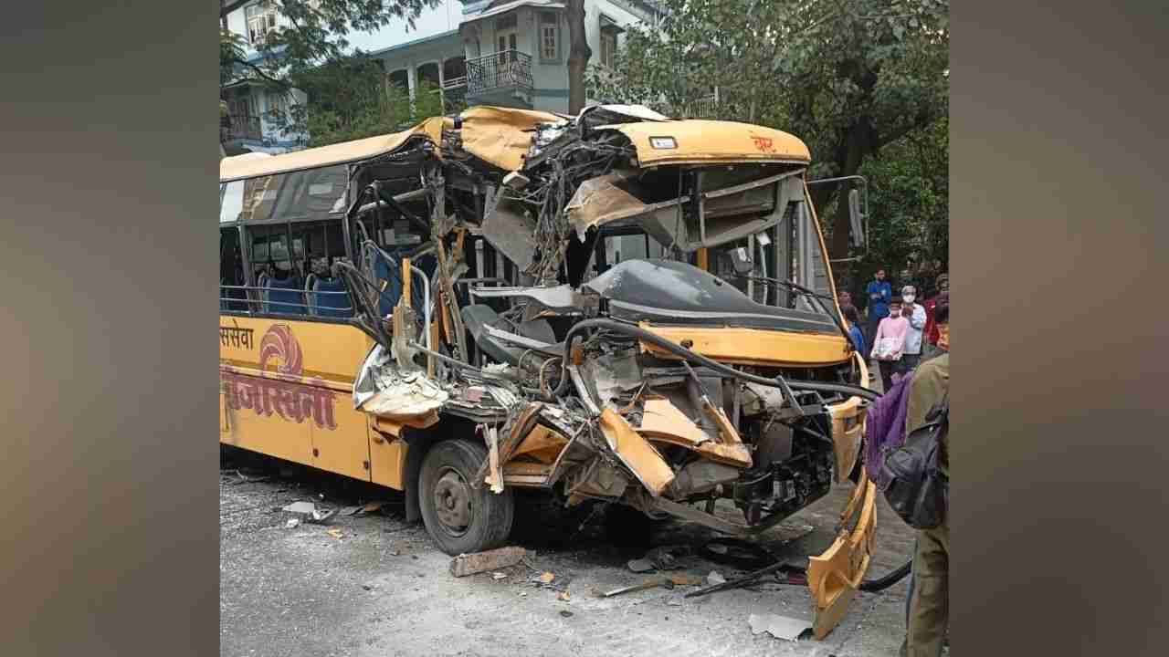 आज मुंबईतील दादर परिसरात तेजस्विनी बसचा खूप मोठा अपघात झाला आहे. ही बस मरोळ आगाराची असल्याची माहिती आहे. 