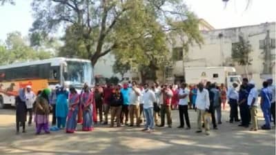 एसटी कर्मचाऱ्यांचे बेमुदत उपोषण सुरू; दिवाळीपूर्वी पगार करण्यासह अनेक मागण्यांसाठी उपसले आंदोलनाचे हत्यार