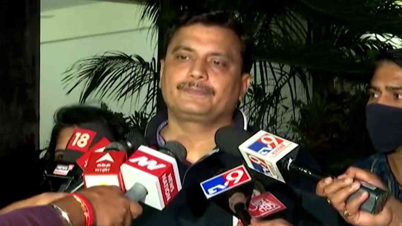 25 कोटीच्या डीलवर वानखेडेंची 4 तास चौकशी, पण आरोप करणारेच 'बेपत्ता', एनसीबीचं मीडियाद्वारे समन्स 25 कोटीच्या डीलवर वानखेडेंची 4 तास चौकशी, पण आरोप करणारेच 'बेपत्ता', एनसीबीचं मीडियाद्वारे समन्स