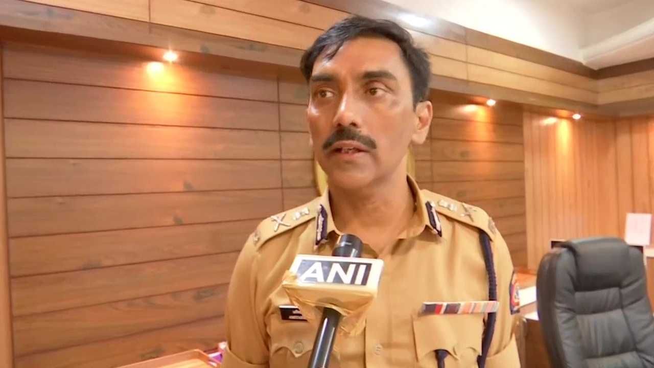 पुण्यापासून मुंबई, उत्तर प्रदेश ते मध्यप्रदेश, गोसावी कुठे कुठे लपला; पोलीस आयुक्तांनी सांगितलं क्रोनोलॉजी पुण्यापासून मुंबई, उत्तर प्रदेश ते मध्यप्रदेश, गोसावी कुठे कुठे लपला; पोलीस आयुक्तांनी सांगितलं क्रोनोलॉजी