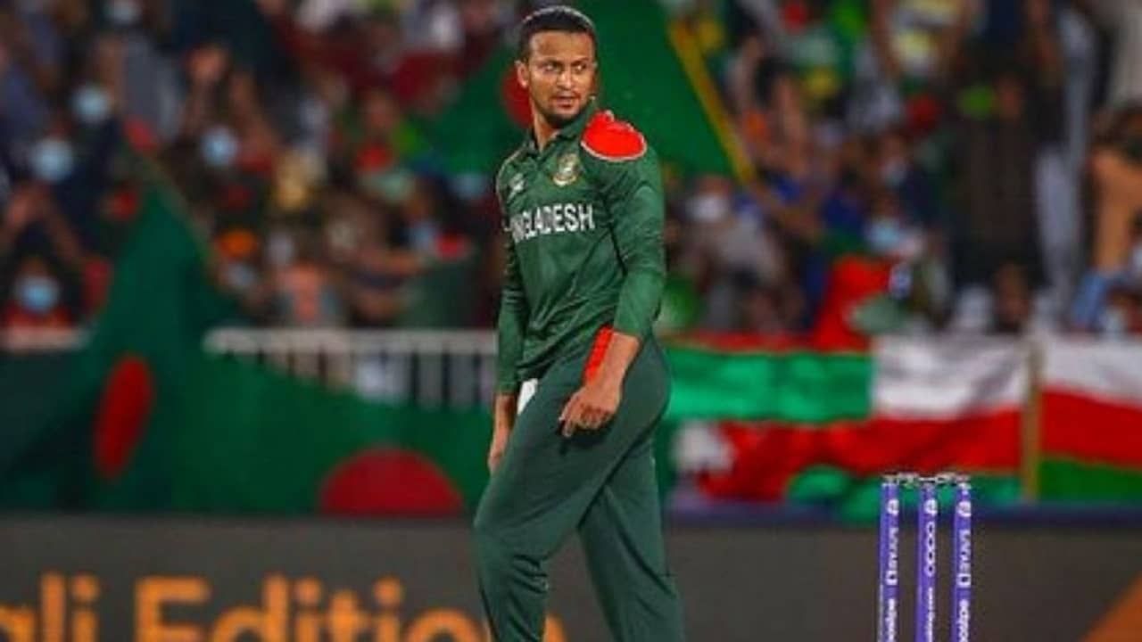 यंदाच्या विश्वचषकात आतापर्यंत सर्वाधिक विकेट्स बांग्लादेशचा अष्टपैलू खेळाडू शाकिब अल हसन याच्या नावावर आहेत. त्याने आतापर्यंत 5 सामन्यांत 11 विकेट्स घेतल्या आहेत. त्याने केवळ 95 धावा दिल्या आहेत. 