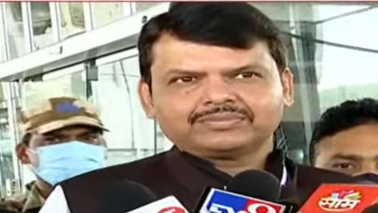 VIDEO: राष्ट्रवादीचा पोपट रोज बोलत आहे ना?; देवेंद्र फडणवीसांचा नवाब मलिक यांना टोला VIDEO: राष्ट्रवादीचा पोपट रोज बोलत आहे ना?; देवेंद्र फडणवीसांचा नवाब मलिक यांना टोला