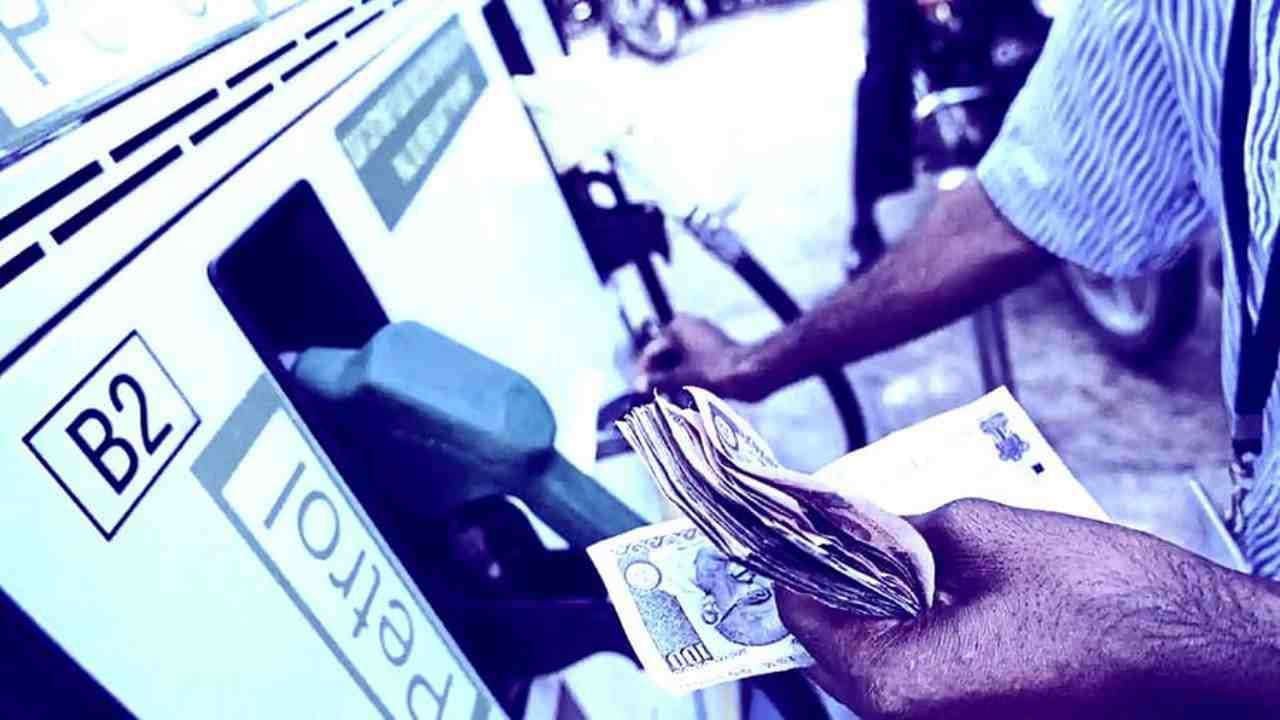 पेट्रोल-डिझेलच्या किंमती वाढल्याने मोदी सरकारची 'दिवाळी'; सरकारी तिजोरीत 1.71 लाख कोटींची भर
