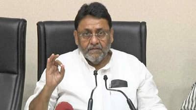 मलिक आता वानखेडेवर वैयक्तिक आरोप करतायत? यास्मिन वानखेडेंबद्दल फोटो ट्विट करत सवाल