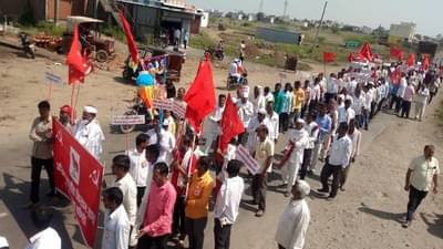 सोयाबीनच्या दरासाठी आंदोलन करण्याची नामुष्की ; परळीत विम्यासाठी संघर्ष दिंडी