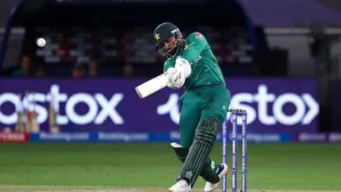 T20 World Cup मध्ये 6 चेंडूत 4 षटकार ठोकून सामना जिंकणाऱ्या खेळाडूचा ट्विटरवर सवाल, अजून काही आदेश?