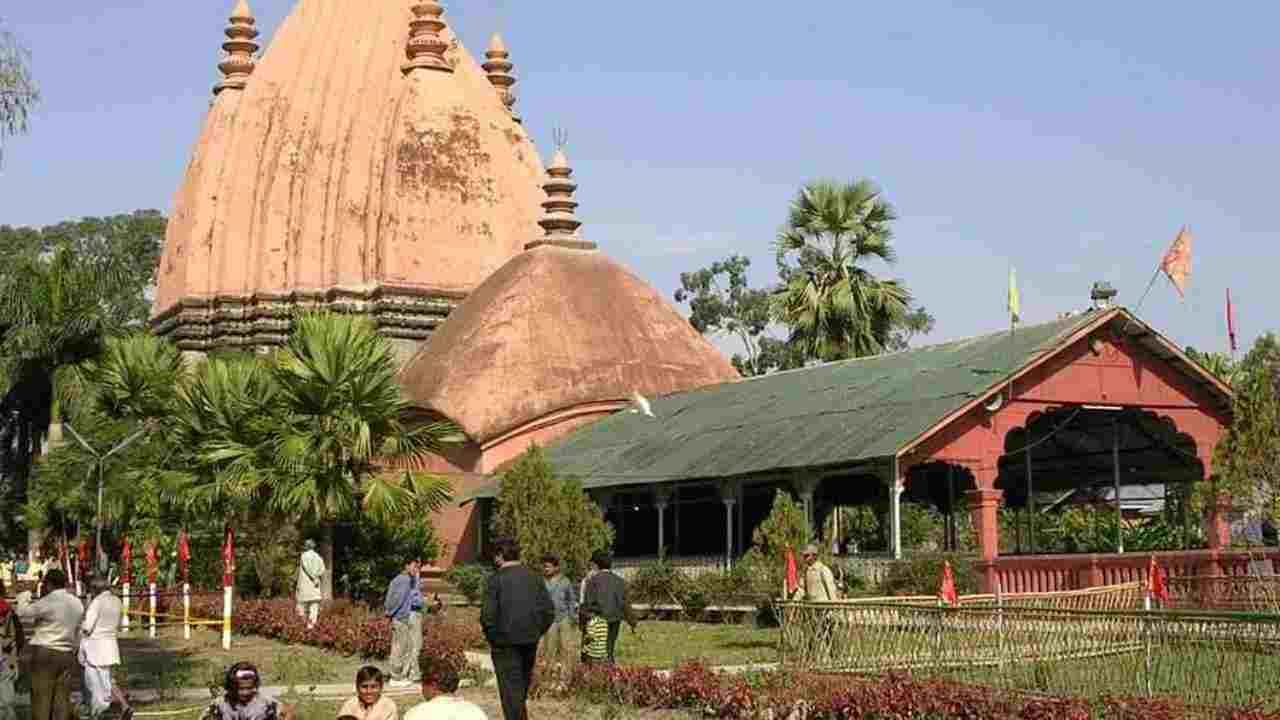 शिवसागर हे आसाममधील अनेक भव्य मंदिरांसह एक सांस्कृतिक शहर आहे. शिवसागर आपल्या अनेक स्थापत्य चमत्कारांसह, इतिहास आणि संस्कृतीशी संबंधित विविध पर्यटन आकर्षणे लोकांना आकर्षित करते.