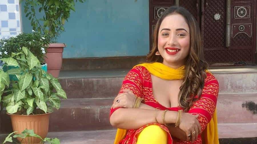 राणी चॅटर्जी सध्या तिच्या आगामी चित्रपटांच्या शूटिंगमध्ये व्यस्त आहे. शूटिंगमध्ये व्यस्त असूनही ती तिच्या चाहत्यांसाठी वेळ काढते आणि त्यांच्यासाठी तिचे फोटो शेअर करत असते.