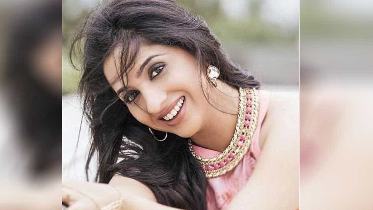 ‘आई कुठे काय करते’ या मालिकेत अभिनेत्री मधुराणी गोखले-प्रभुलकर आईची अर्थात ‘अरुंधती जोगळेकर-देशमुख’ ही व्यक्तिरेखा साकारात आहे. शांत, निर्मळ आणि संपूर्ण कुटुंबाला बांधून ठेवणारी ‘आई’ सर्वांच्याच मनाला भावली आहे.
