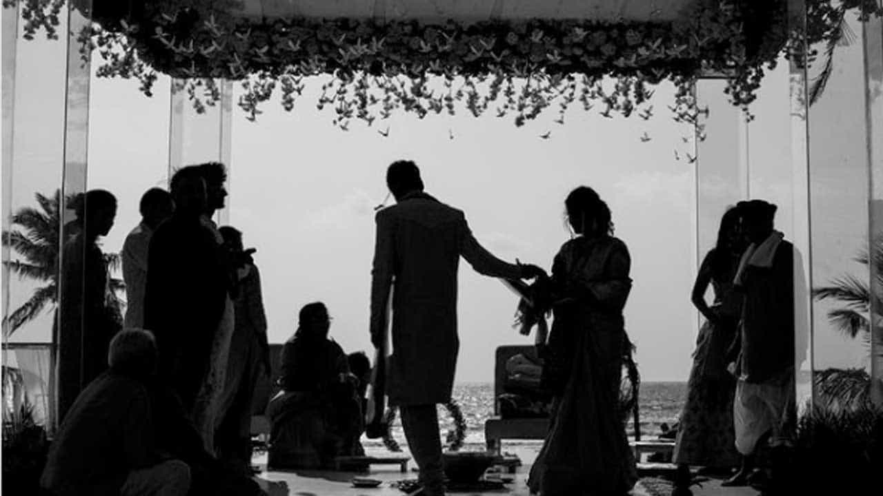 'माझ्या नवऱ्याची बायको' या मालिकेत शनायाची भूमिका साकारून घराघरात पोहोचलेली अभिनेत्री रसिका सुनीलने प्रियकर आदित्य बिलागीशी लग्न केलं आहे.