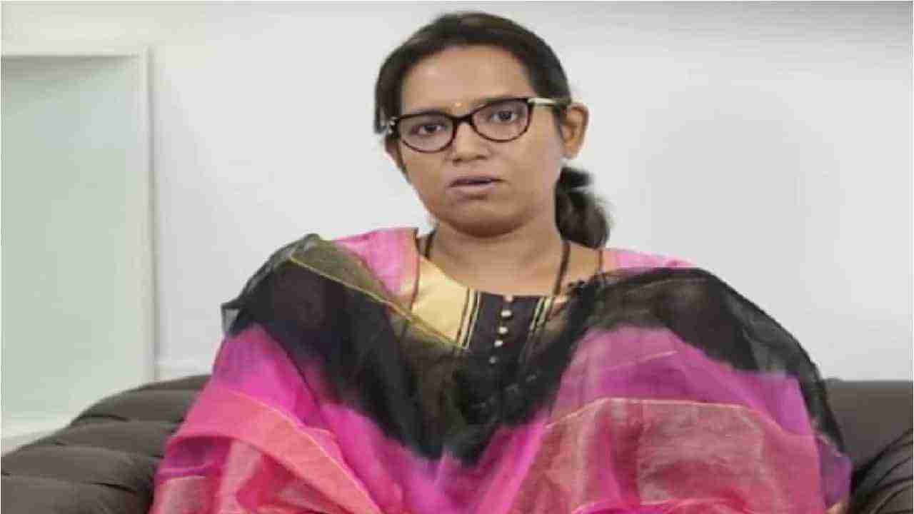 Varsha Gaikwad : शालेय शिक्षणमंत्री वर्षा गायकवाड यांना कोरोना, ट्विटरवरुन माहिती देत काळजी घेण्याचं आवाहन