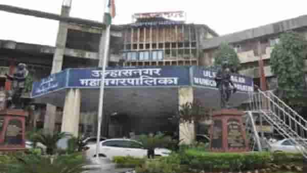 MNS Protest : उल्हासनगरात मनसेचं भीक मांगो आंदोलन, महापालिकेच्या शाळा 1 रुपयात भाड्याने दिल्याचा निषेध