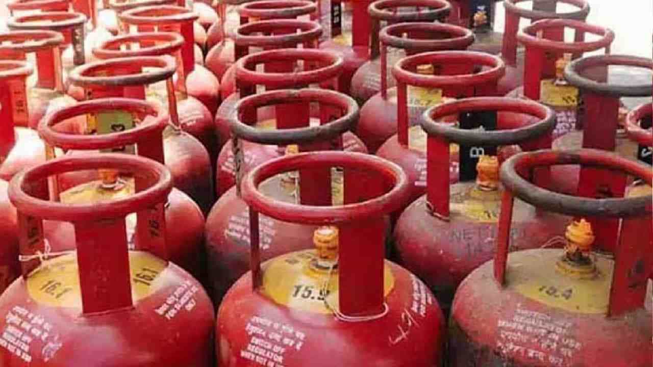 LPG Price: दिवाळीच्या पहिल्याच दिवशी मोदी सरकारकडून महागाईचा झटका; गॅस 265 रुपयांनी महागला