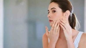 Skin Care : चेहऱ्यावरील मुरूमाची समस्या दूर करण्यासाठी जोजोबा तेल फायदेशीर, वाचा! 