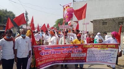 आम्हालाही दिवाळी साजरी करु द्या..! किसान सभेची संघर्ष दिंडी बीडमध्ये ; जिल्हाधिकारी कार्यालयासमोरच ठिय्या