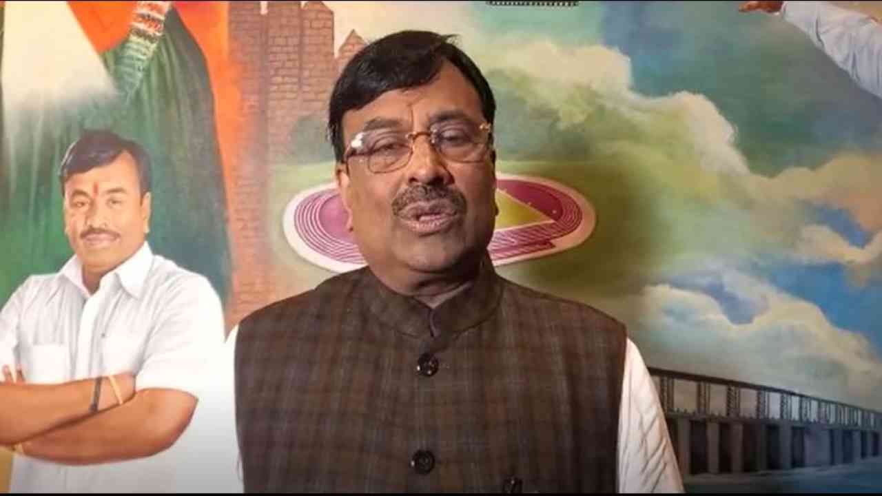 अनिल देशमुख ईडीसमोर हजर का झाले? सुधीर मुनगंटीवारांनी सांगितली तीन कारणं अनिल देशमुख ईडीसमोर हजर का झाले? सुधीर मुनगंटीवारांनी सांगितली तीन कारणं
