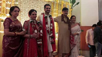 Happy Birthday Esha Deol | ज्याच्या कानाखाली काढला आवाज, त्याच्याशीच दोनदा बांधली लग्नगाठ! ‘अशी’ होती ईशा देओलची प्रेमकथा...