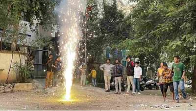 औरंगाबादेत टीन एजर्स इनिशिएटिव्ह ग्रुपच्या वतीने गरजूंना मिठाई, फटाके अन् ब्लँकेटचे वाटप