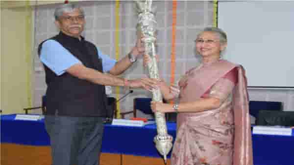 डॉ. माधुरी कानिटकर यांनी स्वीकारला आरोग्य विज्ञान विद्यापीठाच्या कुलगुरुपदाचा कार्यभार