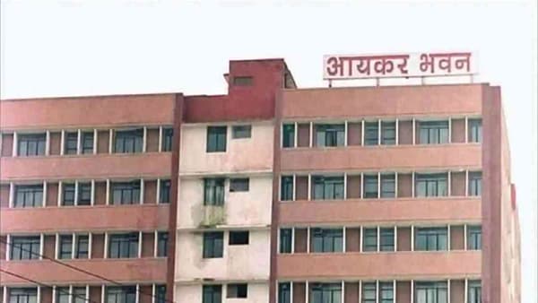 चिनी मोबाईल कंपन्यांवर आयकर विभागाचा छापा; दिल्लीसह महत्त्वाच्या शहरातील कार्यालयांची झाडाझडती