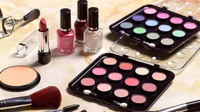 Makeup Tips | सणांच्या दिवसात बेस्ट लूक हवाय? पण मेकअप करायला वेळ नाही ? ट्राय करा 5 भन्नाट मेकअप टिप्स