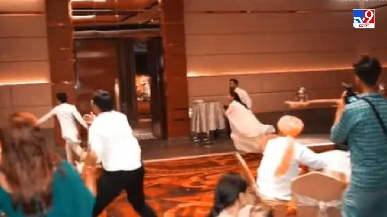 Video: शूज चोरण्याच्या प्रयत्नात वऱ्हाडी भिडले, मांडवात तांडव, पाहा लग्नातील भन्नाट प्रसंग