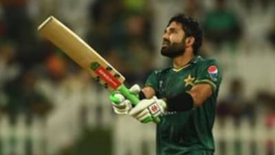 सुरुवातीच्या 40 चेंडूत कसोटीसारखी बॅटिंग, शेवटच्या 10 चेंडूत सामना फिरवला, पाकिस्तानी खेळाडूवर कौतुकाचा वर्षाव