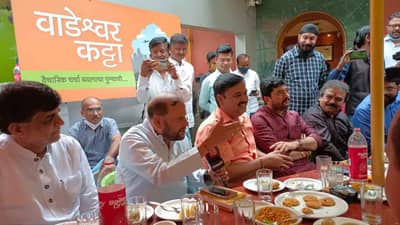 राजकीय मतभेद विसरून वाडेश्वर कट्ट्यावर रंगला सर्वपक्षीय दिवाळी फराळ