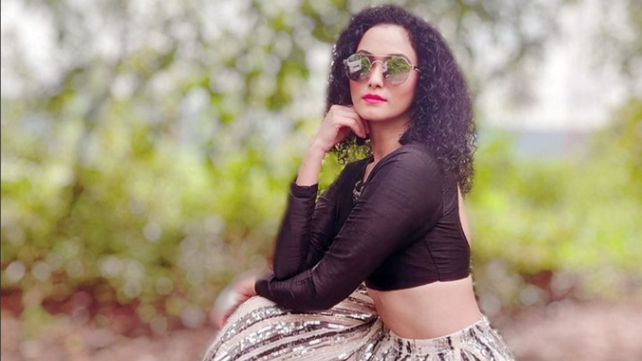 नीताने घरात प्रवेश करताच तेथे उपस्थित असलेल्या इतर स्पर्धकांच्या चेहऱ्यावरून वारा सुटला. कारण नीता हे इंडस्ट्रीतील एक प्रसिद्ध नाव आहे आणि तिचे फॅन फॉलोइंगही खूप आहे.