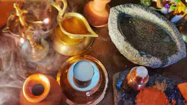 Abhyanga Snan | अभ्यंग स्नानाची योग्य पद्धत माहितीये का? जाणून घ्या अभ्यंग स्नान आणि आयुर्वेद यांचा परस्पर संबंध...