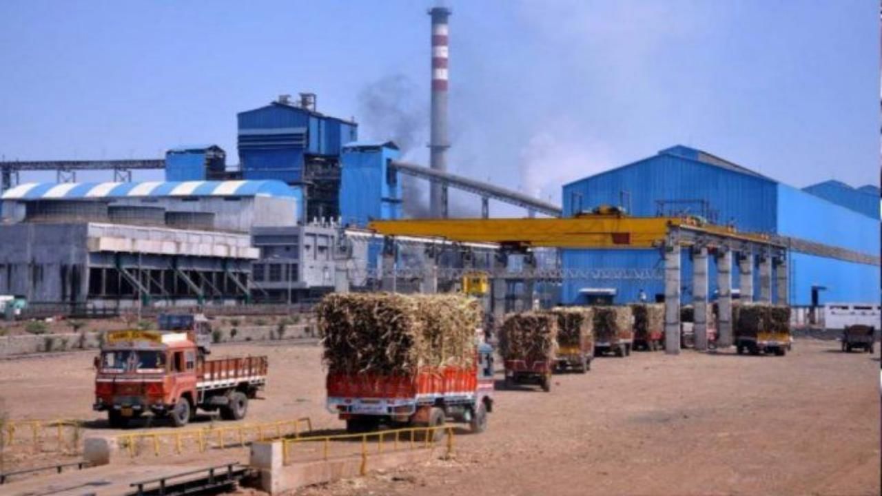 Sugarcane Sludge : विनापरवाना ऊसाचे गाळप, 38 साखर कारखान्यांना 38 कोटींचा दंड