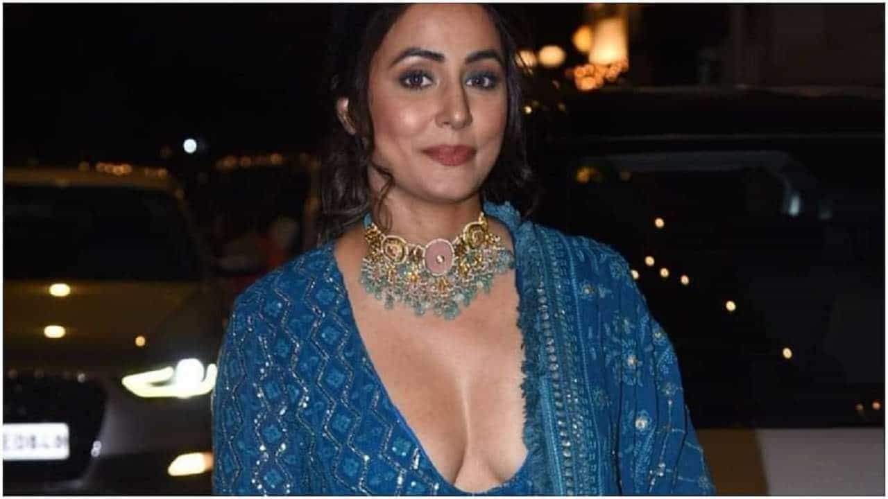 हिना खान ही एकता कपूरच्या जवळच्या मैत्रिणींपैकी एक आहे. एकताच्या दिवाळी पार्टीत हिना निळ्या रंगाच्या लेहेग्यात दिसली होती. यादरम्यान ती खूपच सुंदर दिसत होती. यावेळी सर्वांच्याच नजरा तिच्यावर खिळल्या होत्या.