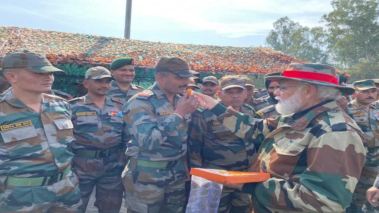 Diwali 2021: मोदींनी सैनिकांसोबत साजरा केला दिपोत्सव