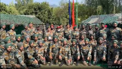 Prime Minister Narendra Modi : सैनिक हो, तुम्हीच माझं कुटुंब  म्हणंत जवानांसोबत साजरी केली दिवाळी