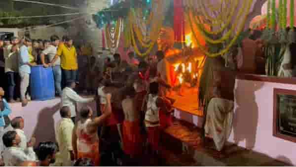 PHOTO | तुळजाभवानी मातेच्या मंदिरात कालभैरव देवाचा अग्नीचा भेंडोळी उत्सव, पाहा खास फोटो