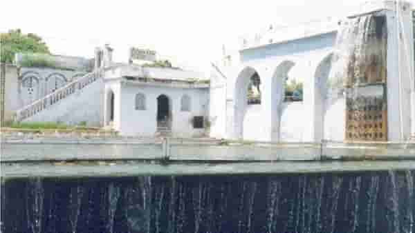 Panchakki | नहरीमधून पाणी आणलं, तंत्रज्ञान, स्थापत्याचा उत्कृष्ट नमुना; वारसा जपणाऱ्या पानचक्कीला भेट दिलीत ?
