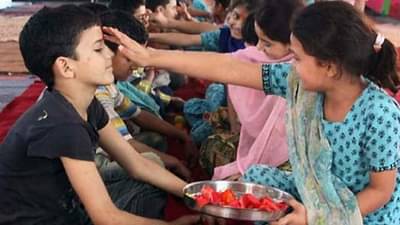 Bhaubeej 2021 | भावाच्या दीर्घायुष्यासाठी, भाऊबीज करताना ओवाळणीच्या ताटात या 5 गोष्टी नक्की ठेवा