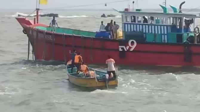 पाकिस्तानी नौदलाचा गुजरात किनाऱ्यावर गोळीबार, एका भारतीय मच्छिमाराची हत्या